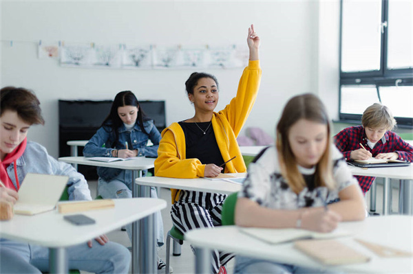 初中毕业后女孩学什么专业好