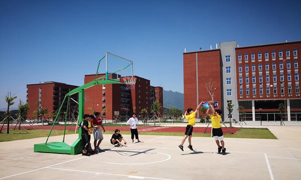 福建省民政学校电脑室