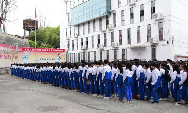 龙岩卫生学校班会